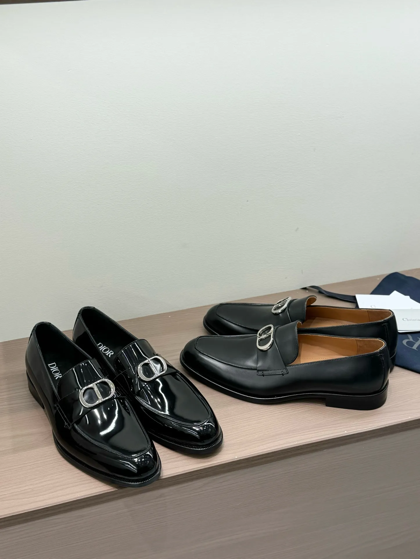 [Dior] Top P: 960💰 Standard code 39-44 (38.45.46 custom-made, non-returnable and non-exchangeable) Dior Dior's latest high-end men's boutique casual leather shoes, imported cowhide upper, water-dyed cowhide lining, imported leather outsole, perfect details are impeccable.